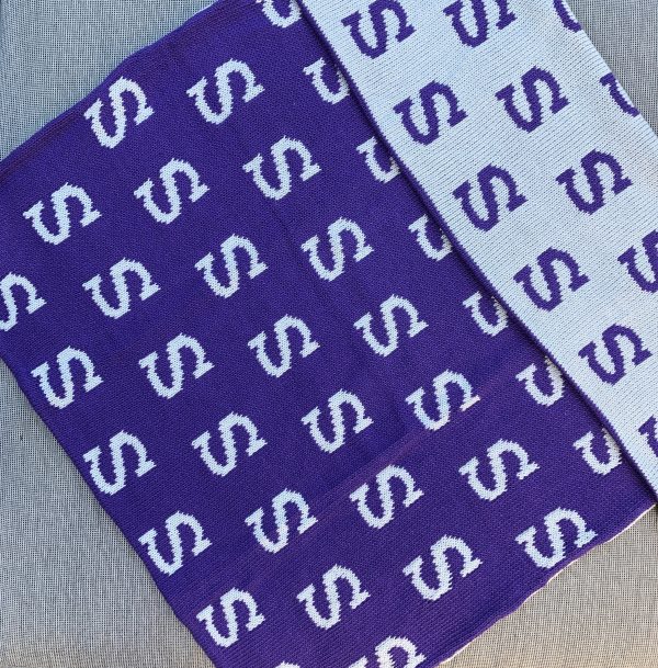 knit initial blanket in purple and grey